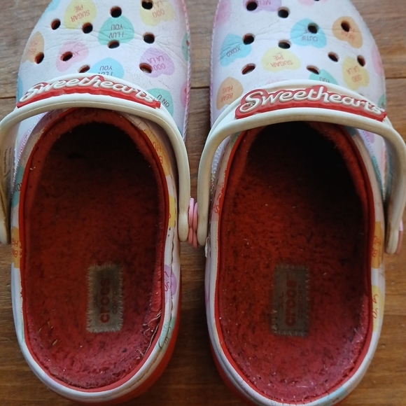 Crocs x Sweethearts Shoes Slides Clogs Valentines Kids J3  Lined - Picture 4 of 7